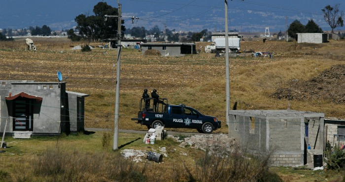 Soldados del Ejército Mexicano y Policías Federales realizan operativos de vigilancia con camionetas y tanques de guerra en las inmediaciones del Centro de Readaptación No 1 "El Altiplano". Foto: Cuartoscuro