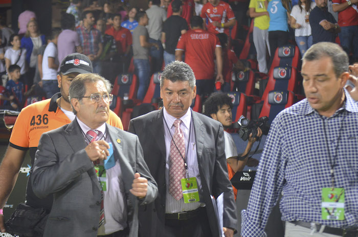 Codesal tuvo que salir del partido antes de que terminara debido al exabrupto de Kuri. Foto: Cuartoscuro