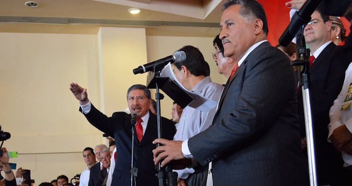 Con Flores Espinosa como Procurador, el gobierno de Javier Duarte de Ochoa detuvo las investigaciones de los asesinatos de los periodistas Regina Martínez, Víctor Manuel Báez y el de Gregorio Jiménez. Foto: Twitter @PRIVer_