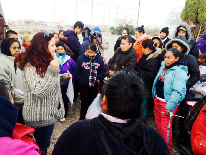 La abogada Susana Prieto al notificar la negativa de registro al Sindicato que buscan los trabajadores de Lexmark.