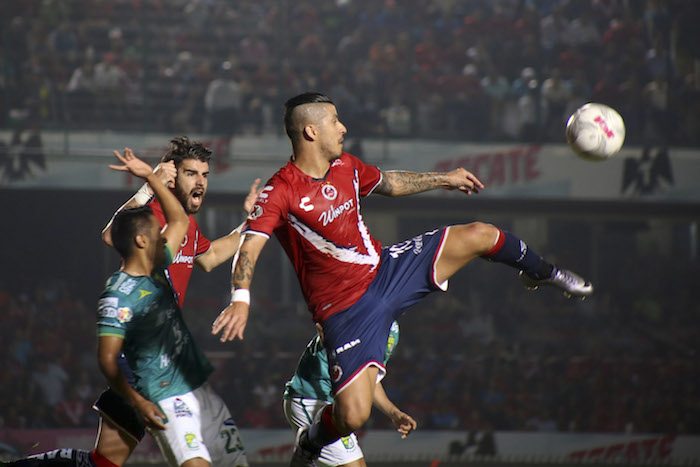 El incidente en los palcos ocurrió poco antes de que terminara el Veracruz-León, en el que perdieron los locales. Foto: Cuartoscuro