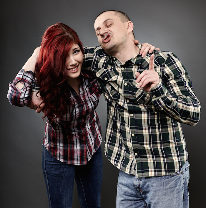 Existe un empate poético entre estos dos sentimientos de mirar los ojos de tu enamorado y beber una segunda ronda de Perlas Negras. Foto: Shutterstock