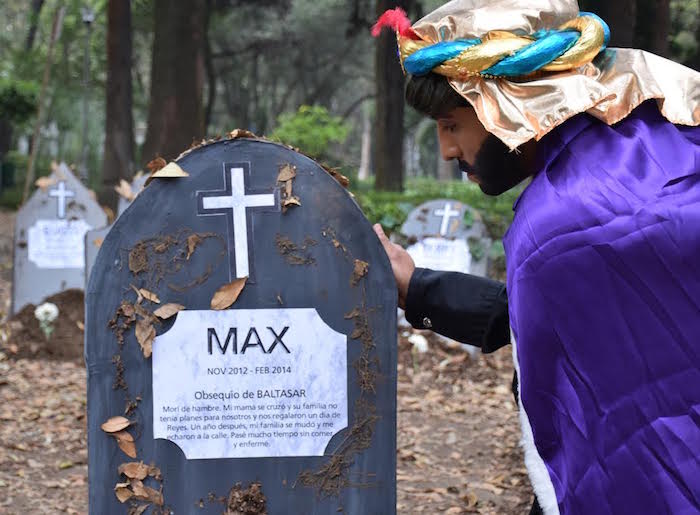 El porfarmance consisitió en exhibir historias