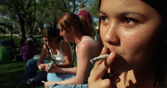 La marihuana es la droga de mayor uso entre los estudiantes de los dos niveles. Foto: AP