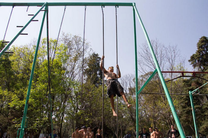 El Pelón subiendo las barras. Foto: Luis Trejo