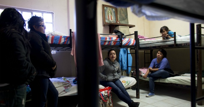 Muchas familias migrantes huyen de la violencia en Centroamérica. Por ejemplo, en El Salvador se produjeron un 69% más de asesinatos en 2015 que en el año anterior. Foto: AP