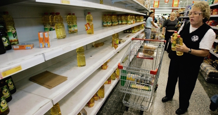 Las crisis por la que atraviesa Venezuela ha provocado desabasto de productos básicos en tiendas. Foto: EFE