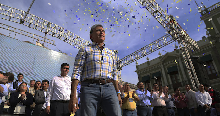 Se registran ante el Órgano Público Local Electoral (OPLE) el Partido Acción Nacional (PAN) y el Partido de la Revolución Democrática (PRD) para conformar la coalición "Unidos para rescatar Veracruz" de cara a las elecciones del próximo mes de junio del presente año, a su vez Miguel Ángel Yunes Linares se registró también como precandidato a la gubernatura ante el Comité Estatal del Partido Acción Nacional (PAN) acompañado del dirigente del PAN en el país, Ricardo Anaya y el presidente del Comité Nacional del PRD, Agustín Basave.Foto: Cuartoscuro