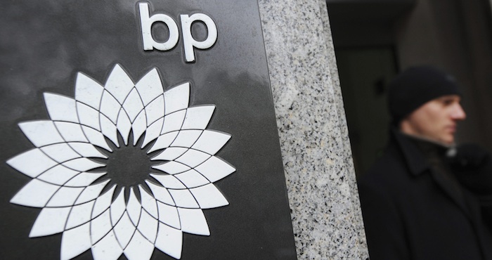 Logotipo de la petrolera británica BP en sus oficinas en Londres. Foto: EFE.