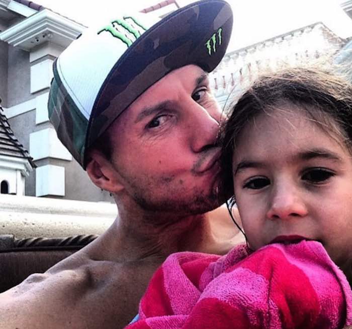 Dave Mirra e hija. Foto: Instagram.