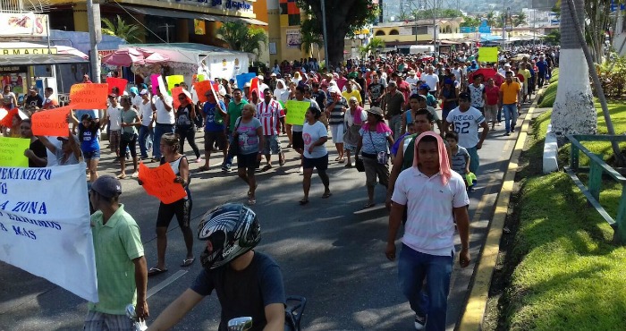 Los manifestantes exigen al Gobierno estatatl y federal que garanticen la seguridad en el estado, de la que comerciantes, niños y mujeres