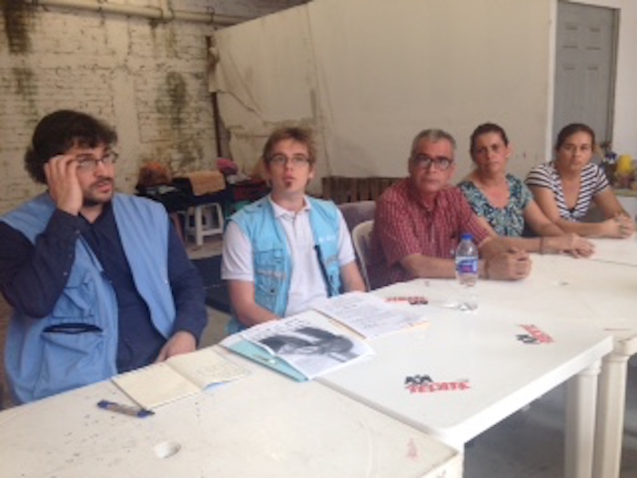 Tom Haeck, representante de la Oficina Alto Comisionado de la Unidad de Observación de las Naciones Unidas para los Derechos Humanos (OACDH) en México, se reunió con los padres de los cinco jóvenes desaparecidos de Playa Vicente. Foto: Blog Expediente