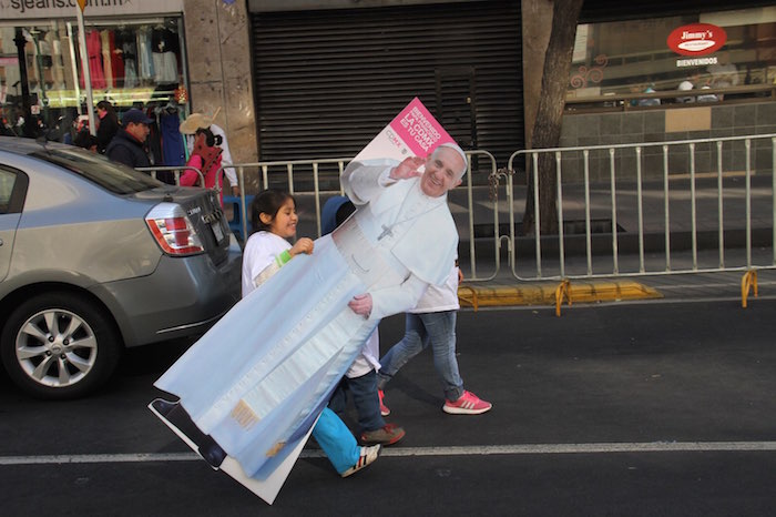 Rumbo a la catedral. Foto: Luis Barrón, SinEmbargo