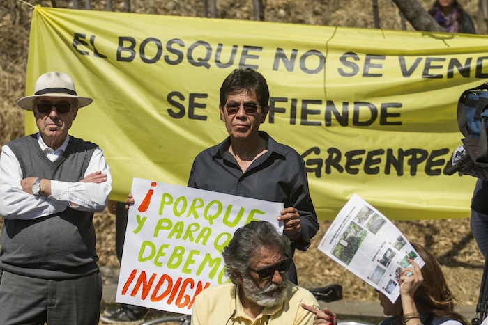 Vecinos de la delegación Miguel Hidalgo y ONGs se manifestaron en la calle Montes Apalaches 525, hace un par de semanas, en defensa del Bosque de Chapultepec y las áreas verdes de la Ciudad de México. Foto: Cuartoscuro.