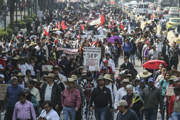 Protesta de maestros en contra de la Reforma Educatica, en diciembre de 2015. Foto: Cuartoscuro