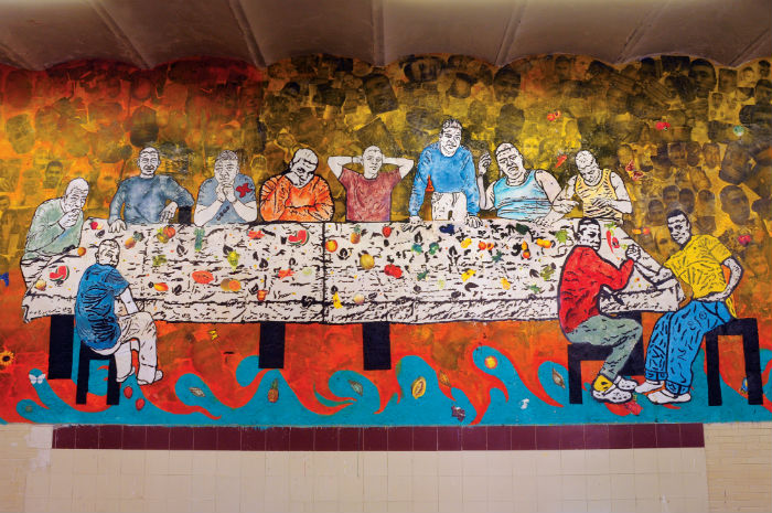 Mural pintado por los chavos en el comedor del tercer patio. Foto: