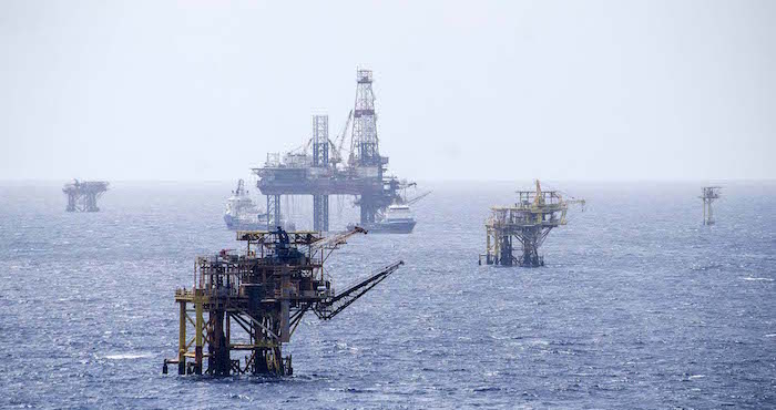 La caída del precio de los carburantes es uno de los aspectos a tener en cuenta por la Economía en este año. Foto: Especial