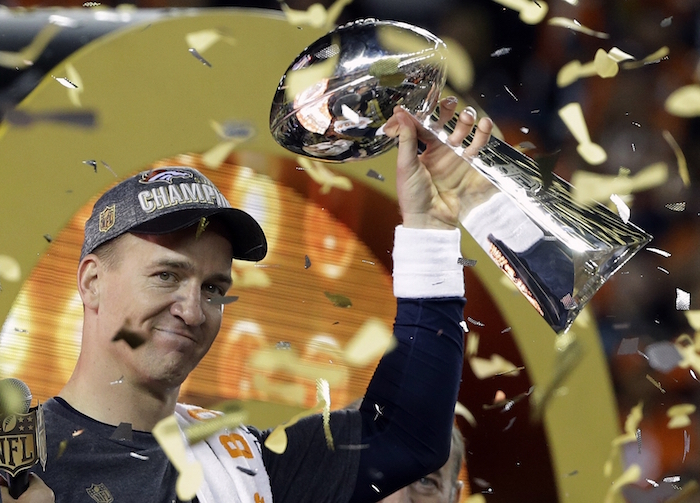 Manning alzó por segunda y quizás última vez en su carrera el Vince Lombardi. Foto: AP