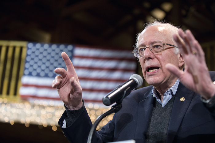 El demócrata Bernie Sanders habla en Fort Dodge, Iowa. Foto: AP