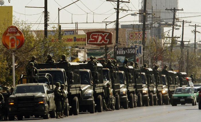 Elementos del EjÈrcito mexicano llegan a las inmediaciones del Centro Penitenciario. Foto: Xinhua