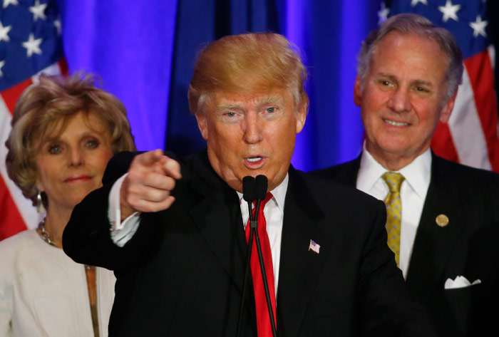 El aspirante presidencial republicano Donald Trump habla en un acto de campaña la noche de las primarias en South Carolinael sábado, 20 de febrero del 2016, en Spartanburg, South Carolina. Paul Sancya, AP