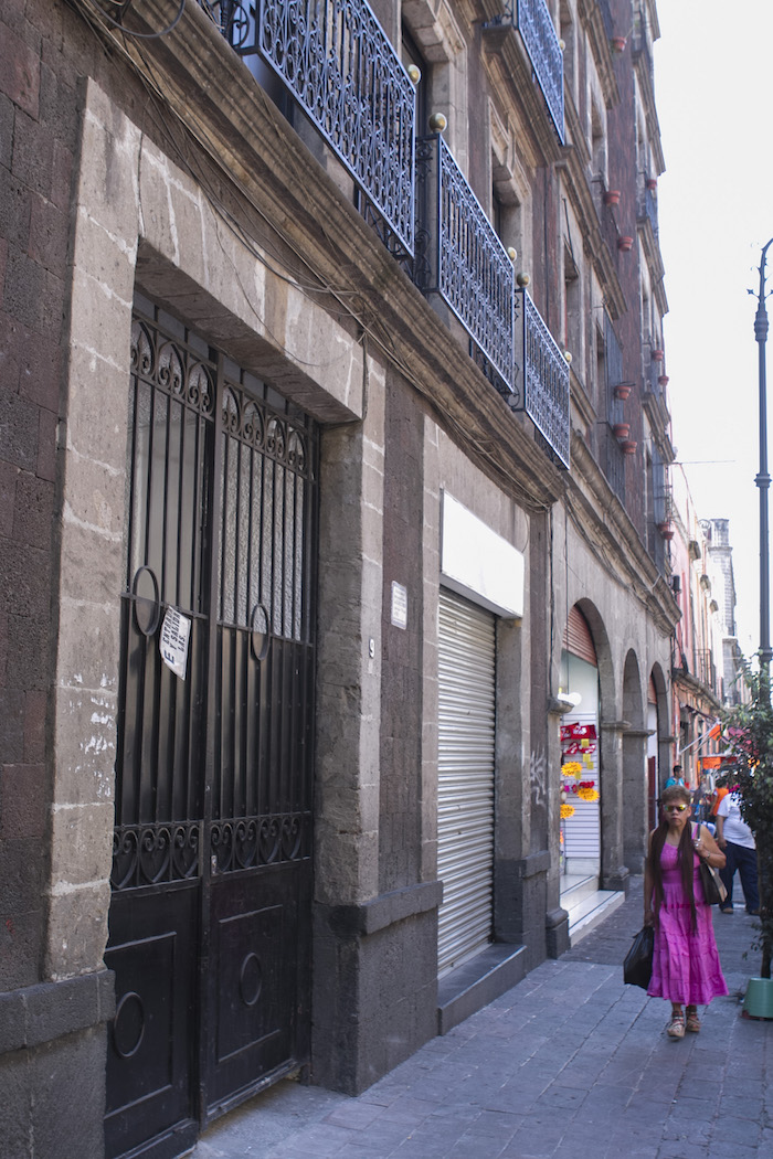En el número 9 de la calle Luis González Obregón en el Centro Histórico se ubica el plantel en el que se impartirá la carrera de derecho. Foto: Cuartoscuro