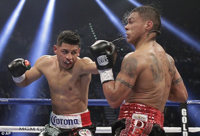 Mares viene de una cerrada pelea contra el actual campeón pluma de la AMB Leo Santa Cruz. Foto: AP