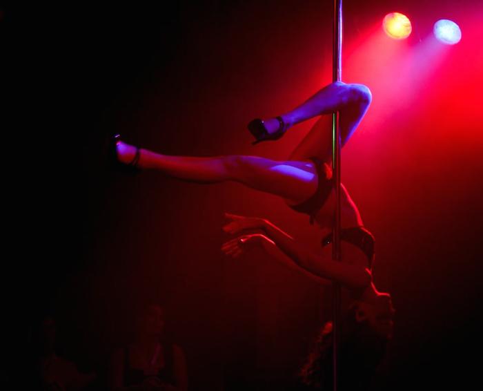 El pole dance podrá ser la mejor medicina para la falta de autoestima. Foto: VICE