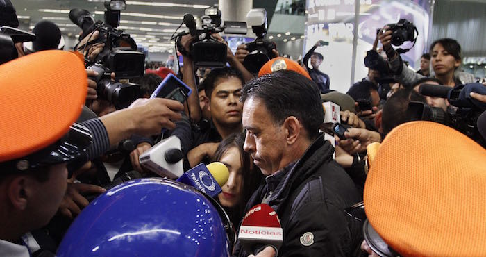 Moreira Valdez regresó ayer por la noche después de haber guardado prisión una semana en España. Foto: Cuartoscuro