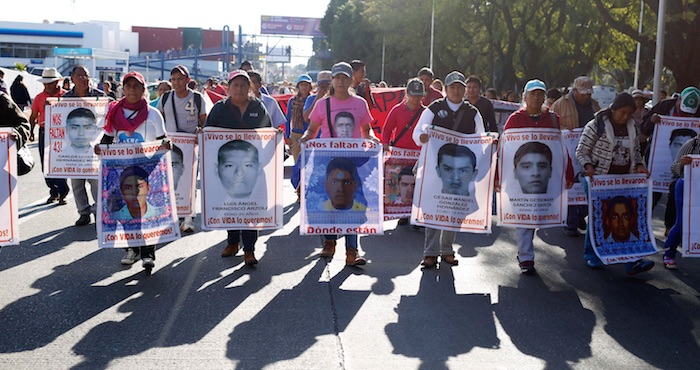 Los padres de los 43 en una de las marchas en la Ciudad de México. Foto: Cuartoscuro