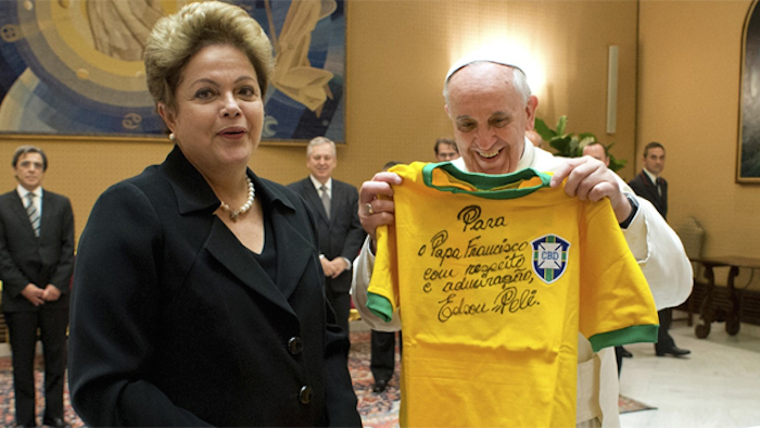 Aquí con la Presidenta de Brasil, Dilma Rousseff. Foto: AP