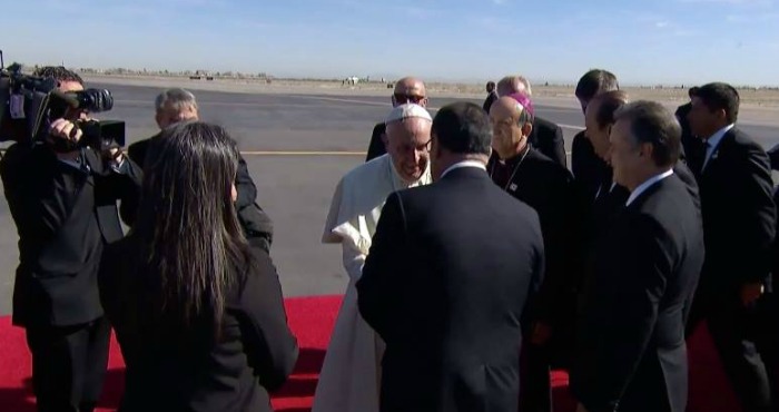 El Papa fue recibido por el Gobernador César Duarte; el Secretario de Energía, Pedro Joaquín Coldwell, y el Obispo de Ciudad Juárez, José Guadalupe Torres. Foto: Especial