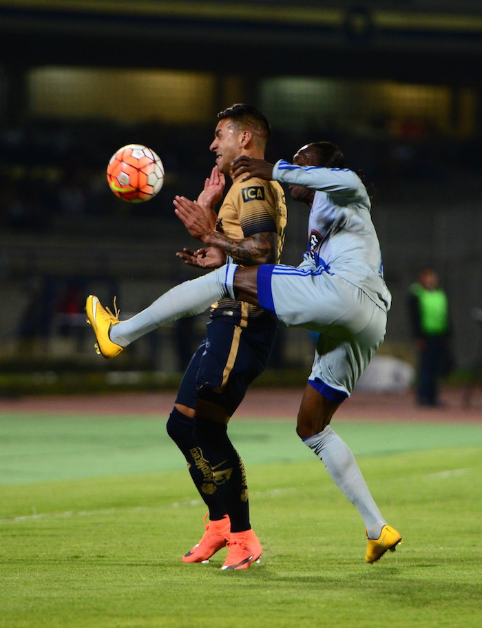 Los Pumas de la UNAM, recibieron al equipo ecuatoriano Emelec, en el estadio Olímpico Universitario. Foto: Cuartoscuro