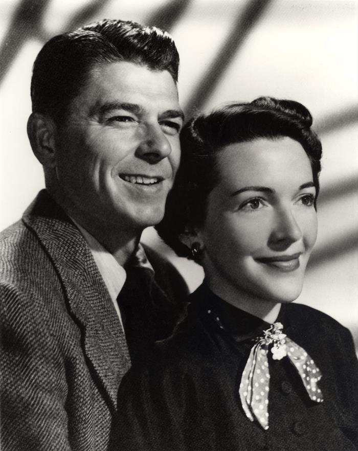 Fotografía de enero de 1952 del ex Presidente Ronald Reagan y su esposa Nancy Reagan. Foto: Archivo/EFE