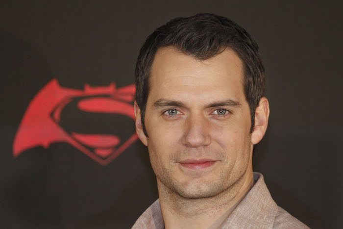 El actor británico Henry Cavill (Superman), de la película "Batman vs Superman: El origen de la justicia", posa durante una sesión de fotos para promover la película el sábado 19 de marzo de 2016 en la Ciudad de México. (Foto AP/Marco Ugarte)