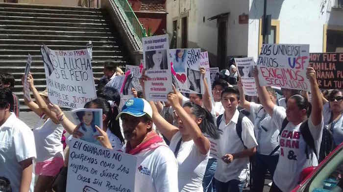 Aproximadamente un centenar de personas protestaron contra el asesinato de Gabriela. Foto: Zona Franca