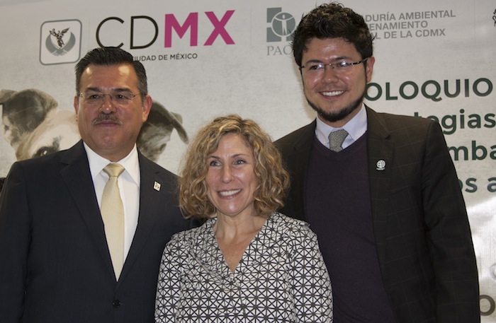 Miguel Ángel Cancino Aguilar, titular de la PAOT y HSI firmaron un convenio para terminar con la crueldad animal en la CDMX. Foto: Especial.
