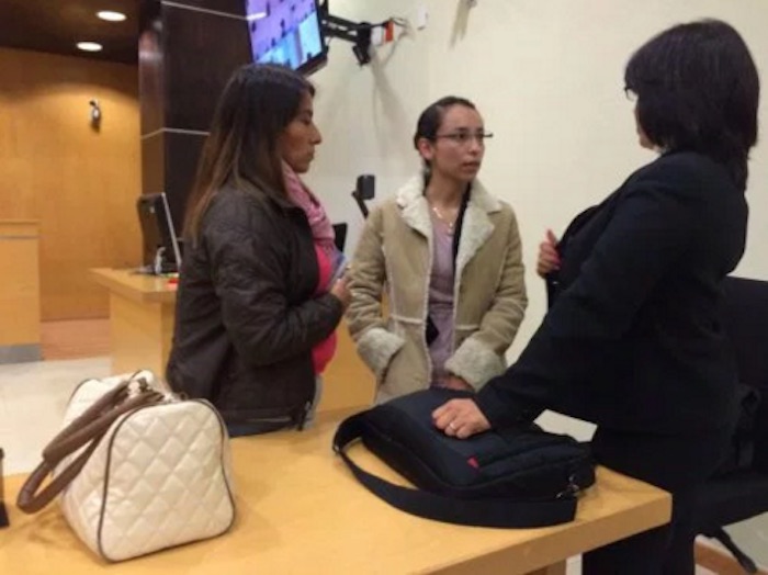 La periodista Karla Silva estuvo presente esta mañana en el juicio del ex Edil de Silao detenido ayer. Foto: Zona Franca