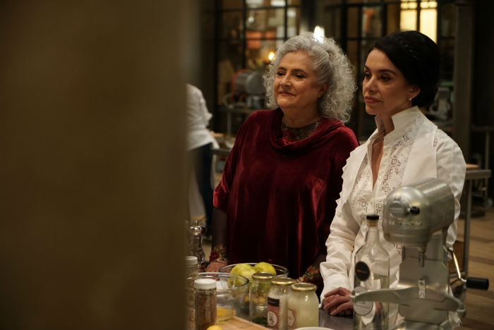 Laura Esquivel, en un momento del programa con la chef Martha Ortiz Chapa. Foto: Canal Sony