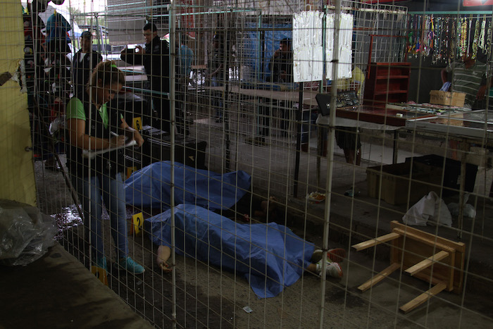 Apenas el miércoles dos mujeres, madre e hija, fueron acribilladas dentro del Acatianguis. Foto: Cuartoscuro