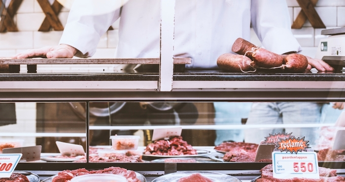 Carne de caballo en distintos cortes. Foto: Rebecca Camphens, Vice.