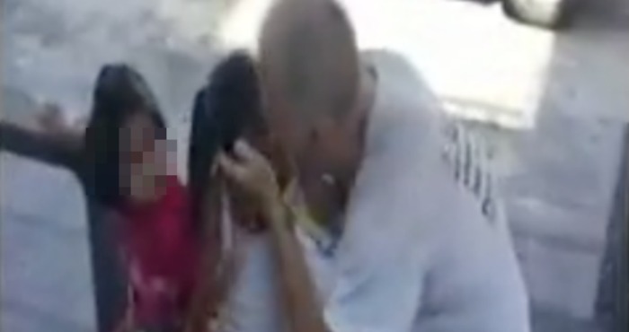 En un video subido a redes sociales se denunció el hecho por el que el ciudadano canadiense fue consignado este día. Foto: Especial