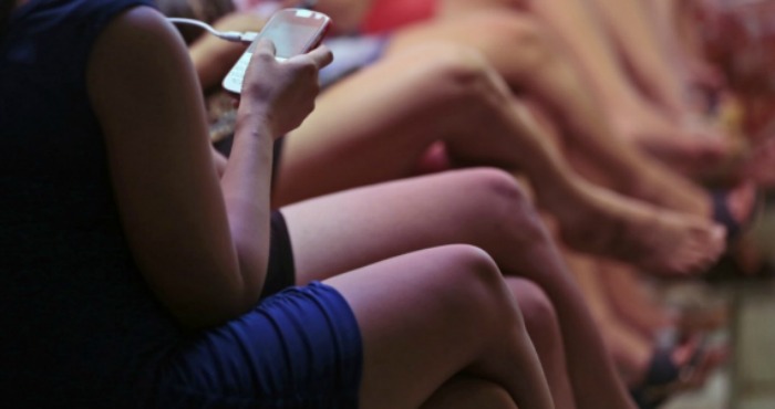 La red elegía a jóvenes que tenían problemas económicos y familiares, además de mostrar un interés por obtener de manera fácil ropa, calzado, teléfonos celulares, iPads y computadoras. Foto: AP/Archivo