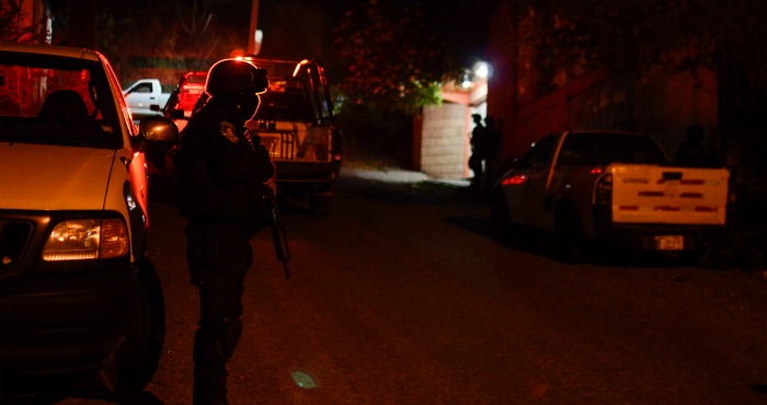 Un grupo armado llegó al lugar a dejar el cuerpo de un hombre de unos 30 años de edad, amarrado de las manos hacia atrás, sin zapatos y con huellas de tortura. Foto: Cuartoscuro/Archivo