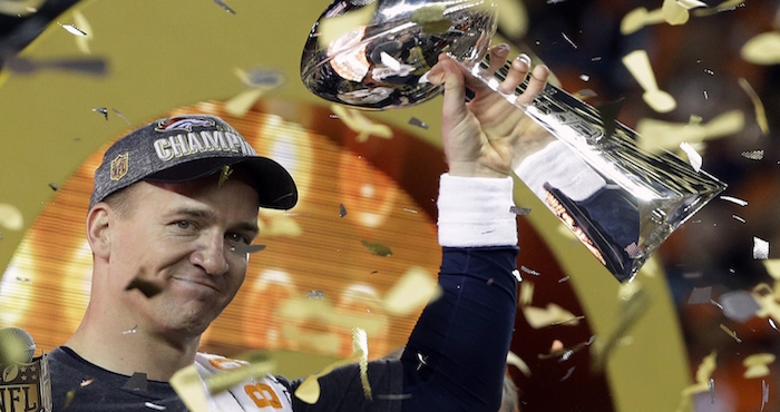 Manning renunciará a 19 millones de dólares y a su 19na temporada en la NFL, donde revolucionó el juego aéreo durante una brillante carrera marcada por cinco premios como Jugador Más Valioso de la liga. Foto: AP