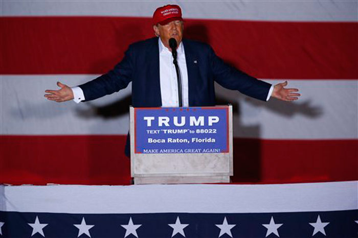 El aspirante a la candidatura presidencial republicana, Donald Trump, pronuncia un discurso de campaña en Boca Ratón, Florida, el domingo 13 de marzo de 2016. Foto: Paul Sancya, AP