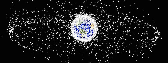 Imagen generada por computadora que muestra basura espacial orbitando la Tierra. Foto: NASA.