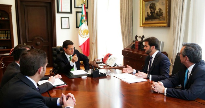 Al encabezar una reunión de evaluación en la que revisó el estado actual de la contingencia ambiental en el Valle de México, el Presidente Enrique Peña Nieto dio instrucciones a la SEMARNAT para que, a la brevedad posible, se establezca una Norma Emergente de Verificación Vehicular en beneficio de todos los habitantes de la Megalópolis. Foto: Cuartoscuro