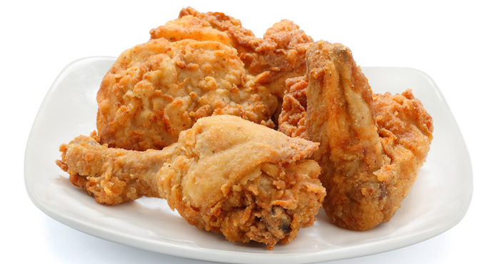 La víctima se atragantó, bebió agua y, pese a la asistencia médica, falleció, según la versión policial. Foto: Archivo