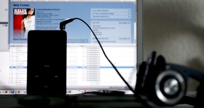 Por primera vez la principal fuente de ingresos fue la categoría de "streaming", con una cuota de mercado del 34,3 %, a través de servicios de suscripción como Spotify o Apple Music. Foto: EFE.